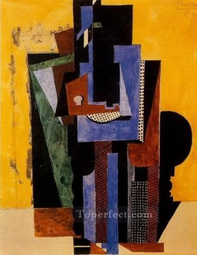 Pablo Picasso Painting - Hombre con las manos cruzadas se apoya en una mesa cubismo de 1916 Pablo Picasso